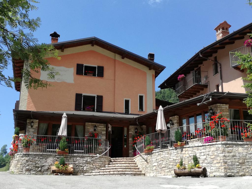 בית הארחה קוליו 	Agriturismo Cornei Da Nadia מראה חיצוני תמונה