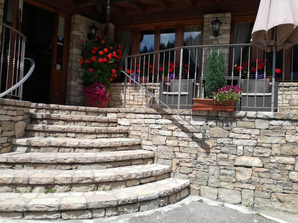 בית הארחה קוליו 	Agriturismo Cornei Da Nadia מראה חיצוני תמונה