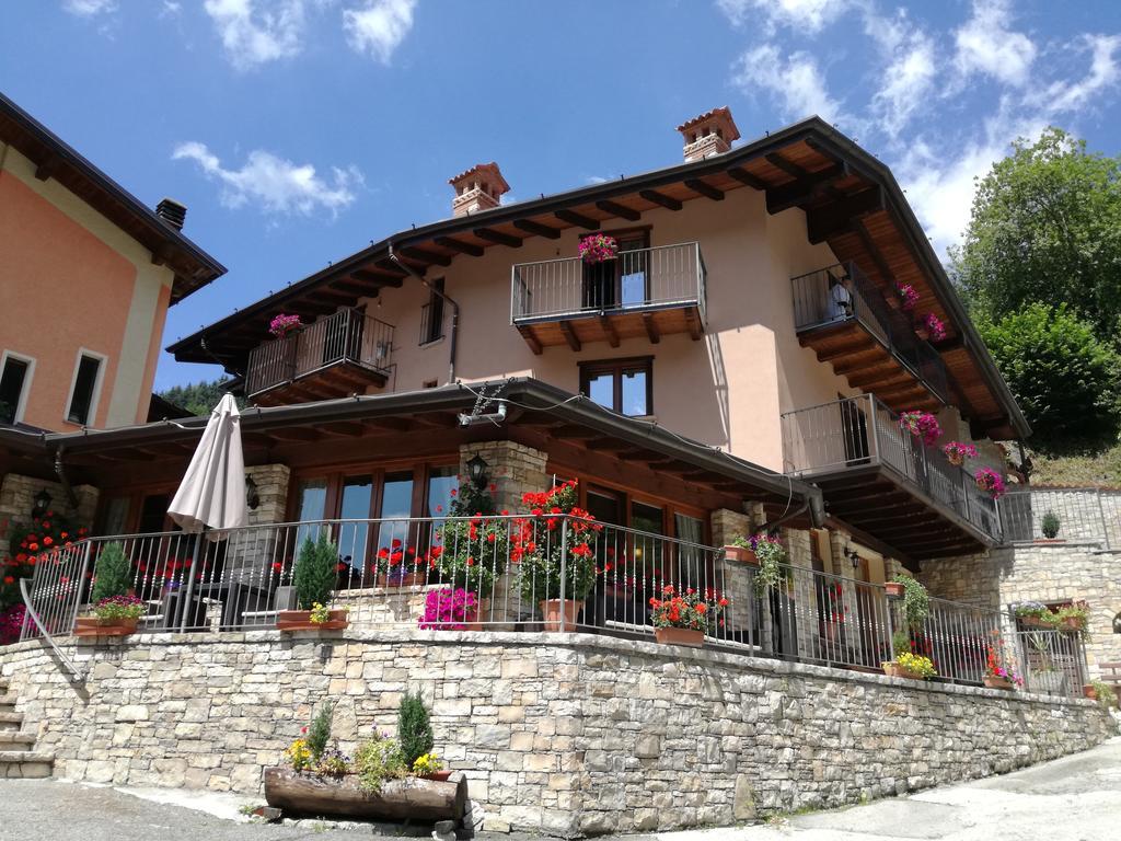 בית הארחה קוליו 	Agriturismo Cornei Da Nadia מראה חיצוני תמונה