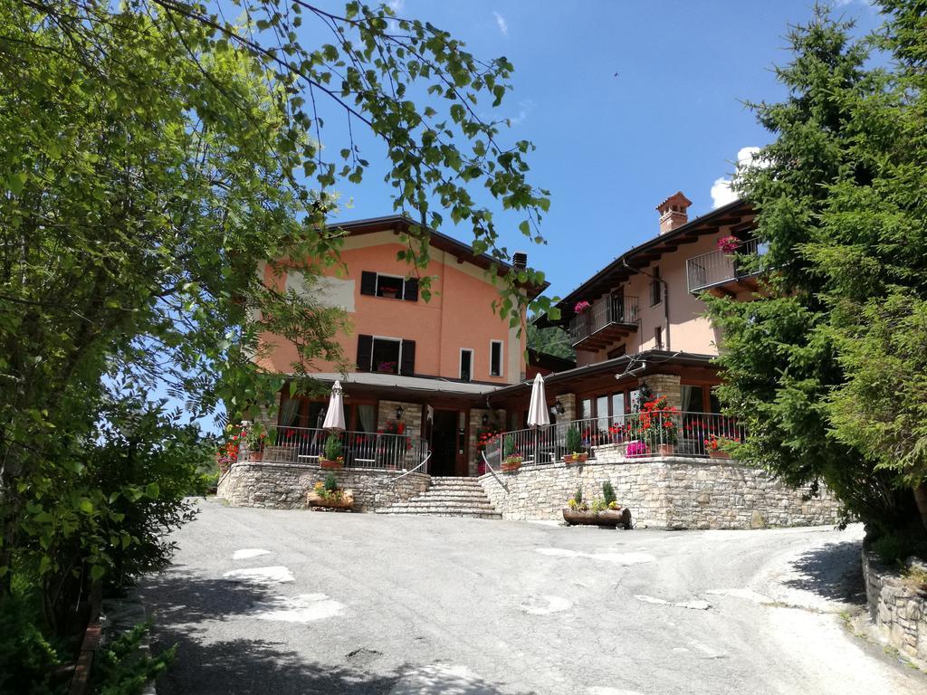 בית הארחה קוליו 	Agriturismo Cornei Da Nadia מראה חיצוני תמונה
